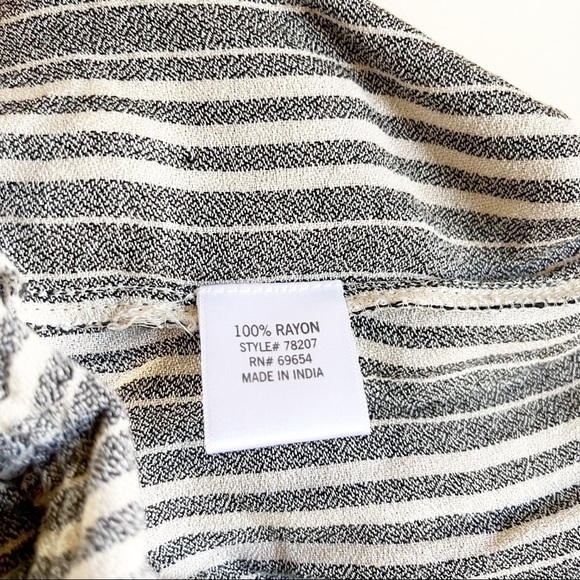 Francesca's Blue Rain Briar Tie Waist Striped Wrap Short Sleeve Jumpsuit Size XL - Picture 6 of 11